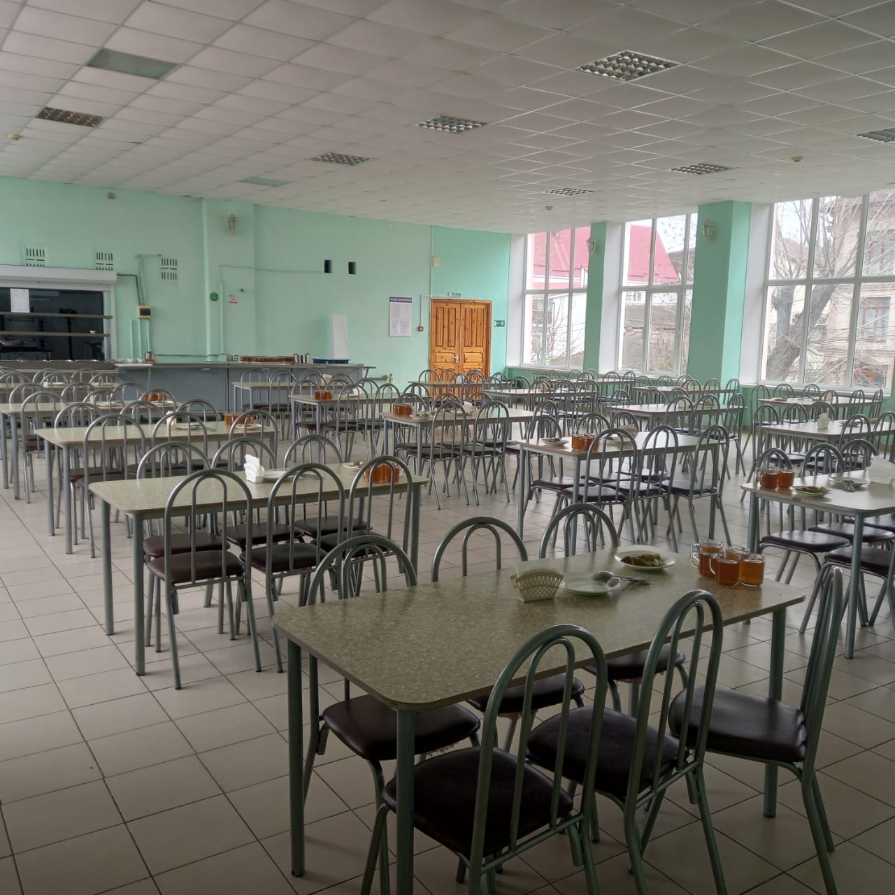 Школьная столовая.